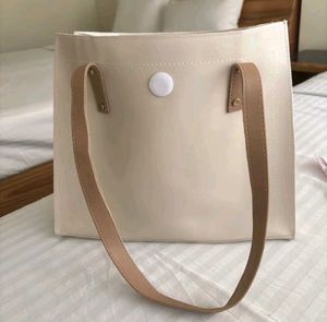 Stylish Tote Bag - Perfect Everyday Carryall