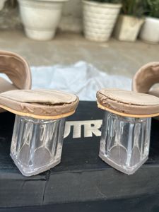 OUTRYT Embellished Heeled Sandals