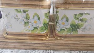 4 Airtight boxes with tray