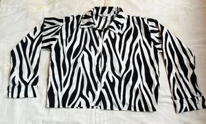 ZARA Crop Shirt🖤🤍