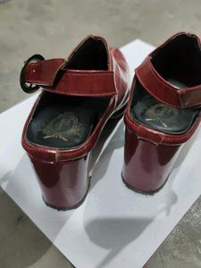 Chic Pointed Toe Slingback Heels