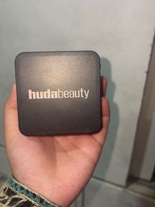 Huda Beauty Compact Powder