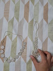 Stunning Kundan &amp; Pearl Maang Tikka and necklace