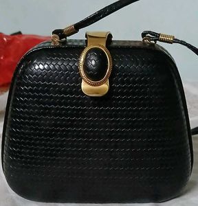 Vintage Black Slingbag