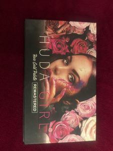 Huda Girl Rose Gold Palette