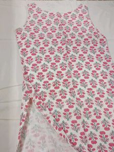 Charming Pink Floral Print Sleeveless Kurta