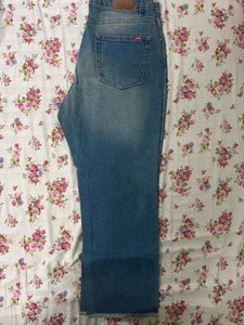 Stylish Light Wash Ripped Jeans