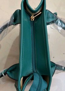 Elegant Green Croc Handbag