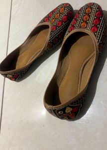 Punjabi embroidered Juttis