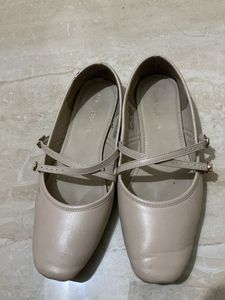 Elegant Beige Ballerina Flats