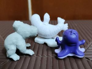 3 kinderjoy animal toys