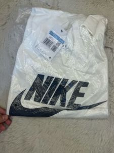 NEW NIKE White T-Shirt