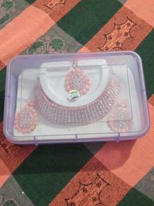 Stunning Peach &amp; Crystal Choker Set