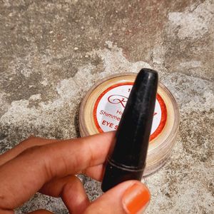 Highlight Shimmering Powder With Free Kajal. 🤩
