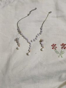 Elegant Pearl &amp; Crystal  Necklace