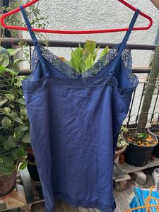 ❤️Navy Lace Trimmed Cami💕