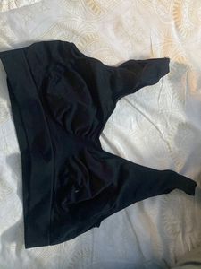 black sports bra