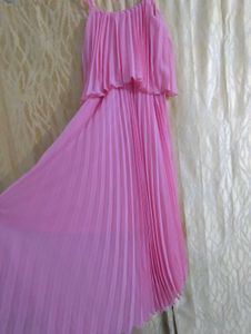 Chic Pink Pleated Dress