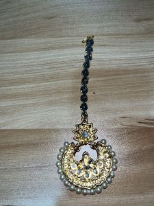 Exquisite Maangtika with Pearls &amp; Crystals
