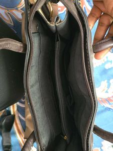 Elegant Shoulder Bag with Textured Detail