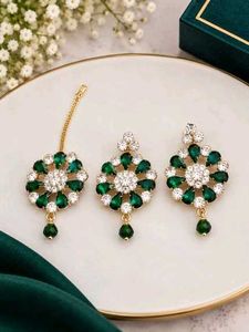 Stunning Emerald Green Kundan Jewellery Set