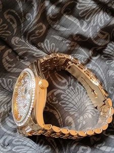 ROLEX Luxury Gold Diamond Watch.