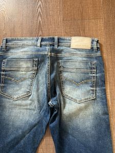 Men's Distressed Wash Straight Fit Jeans