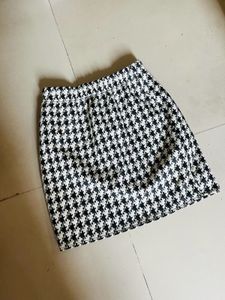 Monochromatic Skirt