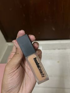 Huda Beauty Concealer- Toasted Almond