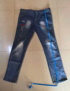 Stylish Blue Wash Jeans with Embellishments