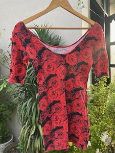 Red Rose Print 3/4 Sleeve Top