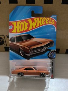 HOTWHEELS CAR COMBO FERRARI F2004/66 BUICK RIVIERA