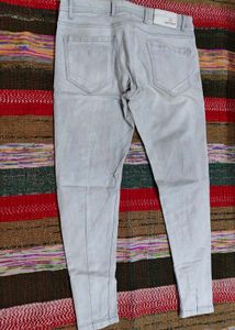 Light Wash Ripped Jeans