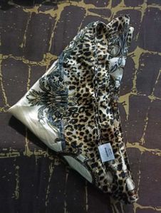 Scarf with Chain and Leopard Print