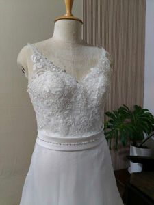 Stunning and Classic White Wedding Dress