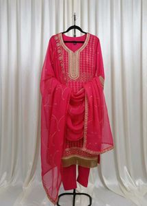Queen pink Embroidered Kurta Set