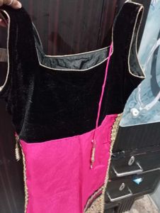 Elegant Pink &amp; Black Embroidered Kurta