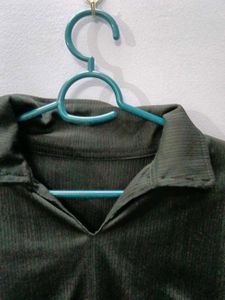 Ribbed Collared Crop Top
