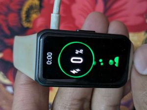 Honor fitness band new condition