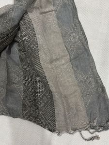 Vogele Grey textured scarf