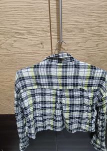 Trendy Cropped Plaid Shirt