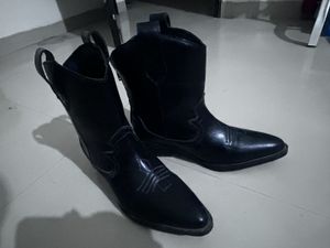 Black Cowboy Boots
