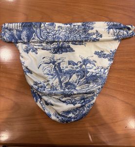 Uptownie w/b floral design top