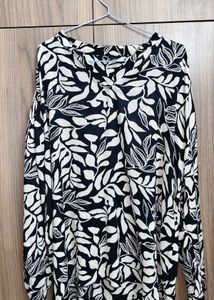 Elegant Blue & off White Floral top