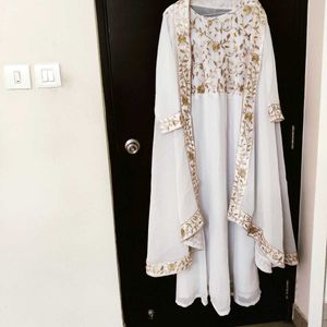 Elegant White Kurta Set with Gold Embroidery
