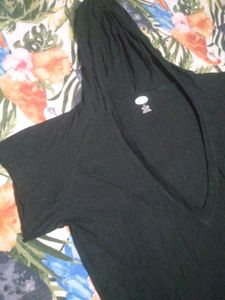 Black Hoodie Top - Casual Comfort