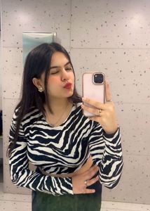 Black and white Short Crop Top