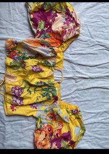 Chic Off-Shoulder Floral Crop Top