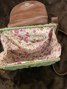 Stylish Woven Crossbody Bag with Tassels