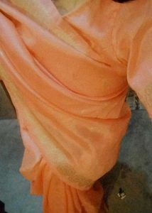 Sale 💰 🎉🎉🎉🥳🥳Peach Saree with Gold Detailing